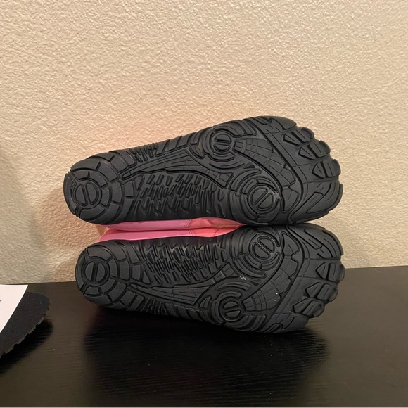 Barefoot snow shoes.  Size 10.5/11 - Picture 7 of 9